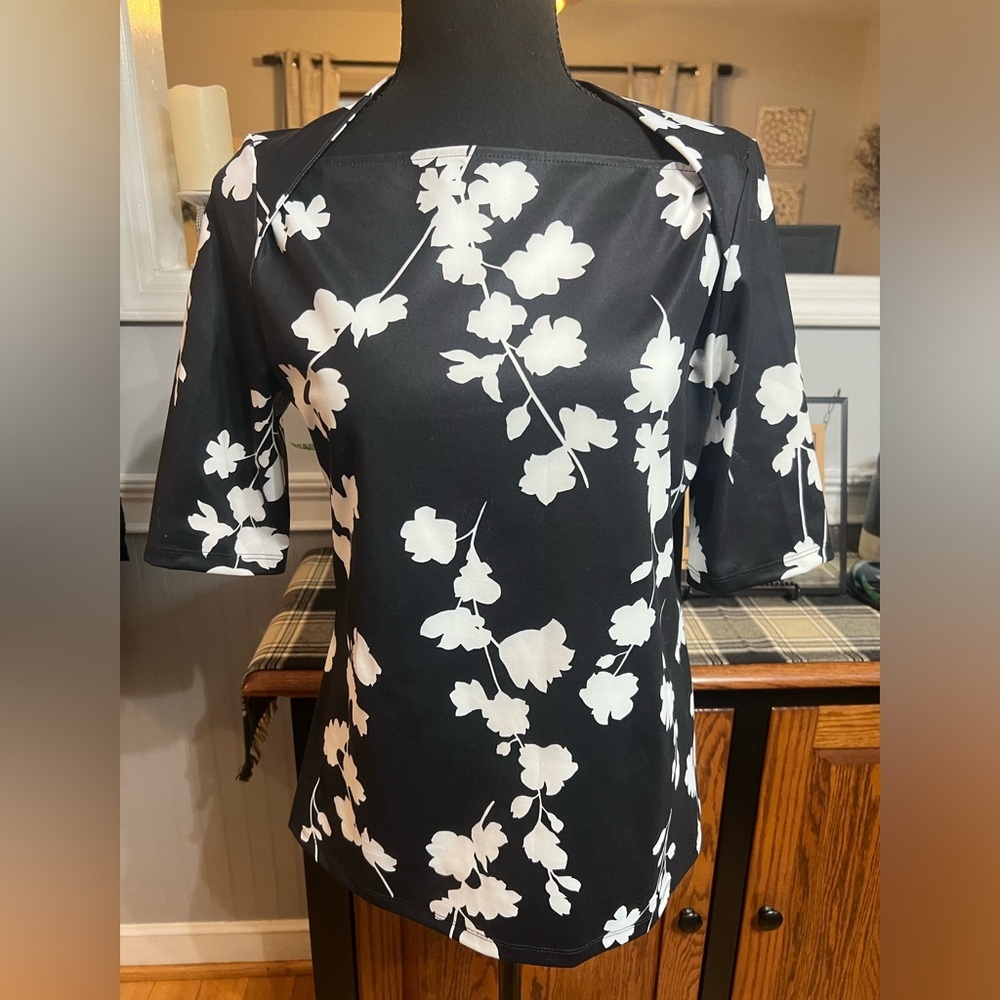 Ann Taylor Black Floral Print Short Sleeve Top